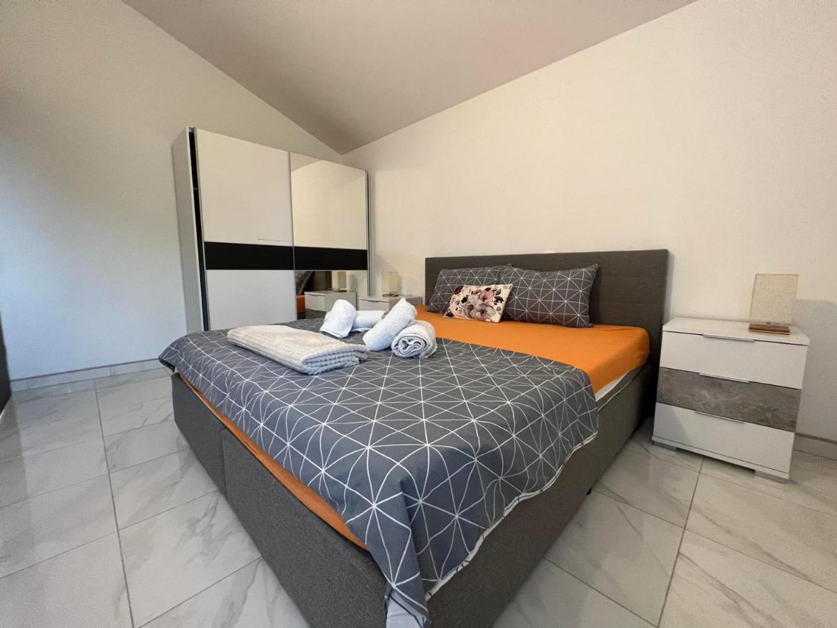 Apartman Lorena Lakmartin Exteriör bild